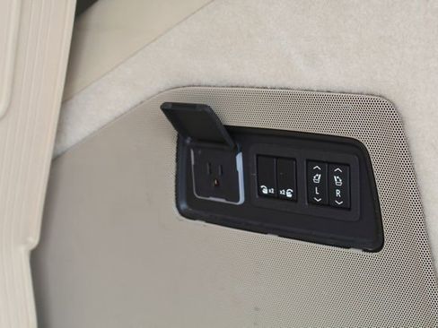 Used 2023 Cadillac Escalade Premium Luxury w/ LPO, Floor Liner Package AWD/4WD image 6