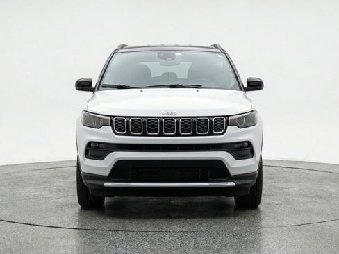 Used 2025 Jeep Compass Limited AWD/4WD image 2