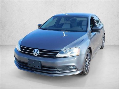 Used 2017 Volkswagen Jetta Sport FWD image 2