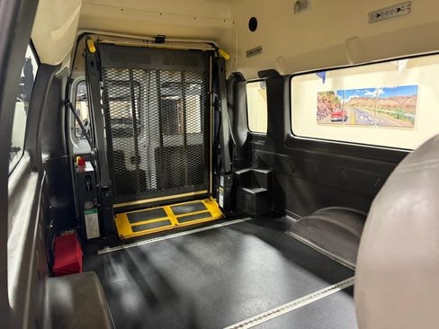 Used 2014 Ford E-250 and Econoline 250 Extended w/ Power Group RWD image 33