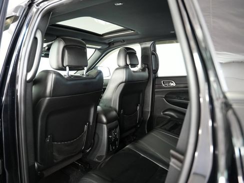 Used 2018 Jeep Grand Cherokee Altitude AWD/4WD image 29