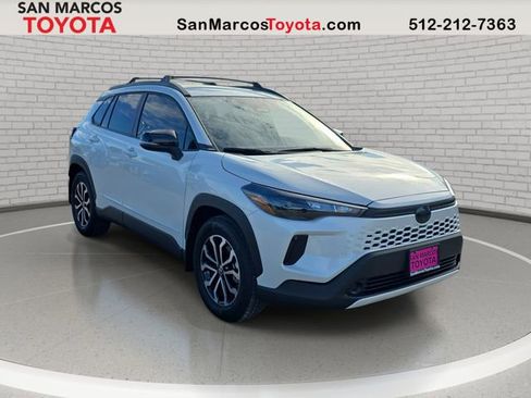 Used 2026 Toyota Corolla Cross SE image 3