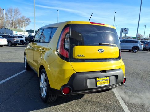 Used 2015 Kia Soul + image 2