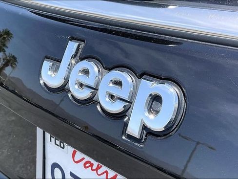 Used 2022 Jeep Compass Latitude FWD image 31