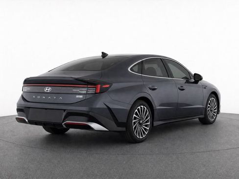 Used 2025 Hyundai Sonata Limited FWD image 5