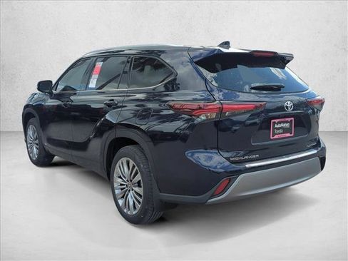 New 2026 Toyota Highlander Platinum image 7
