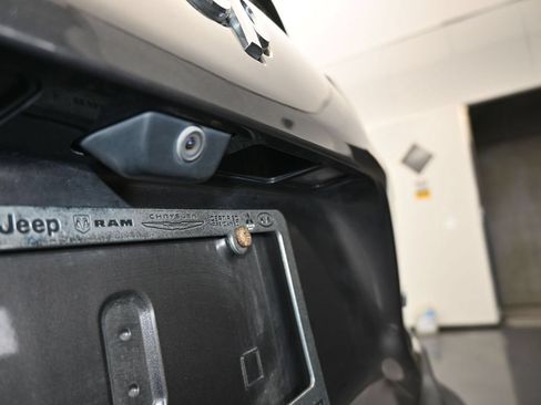 Used 2019 Jeep Cherokee Limited FWD image 35