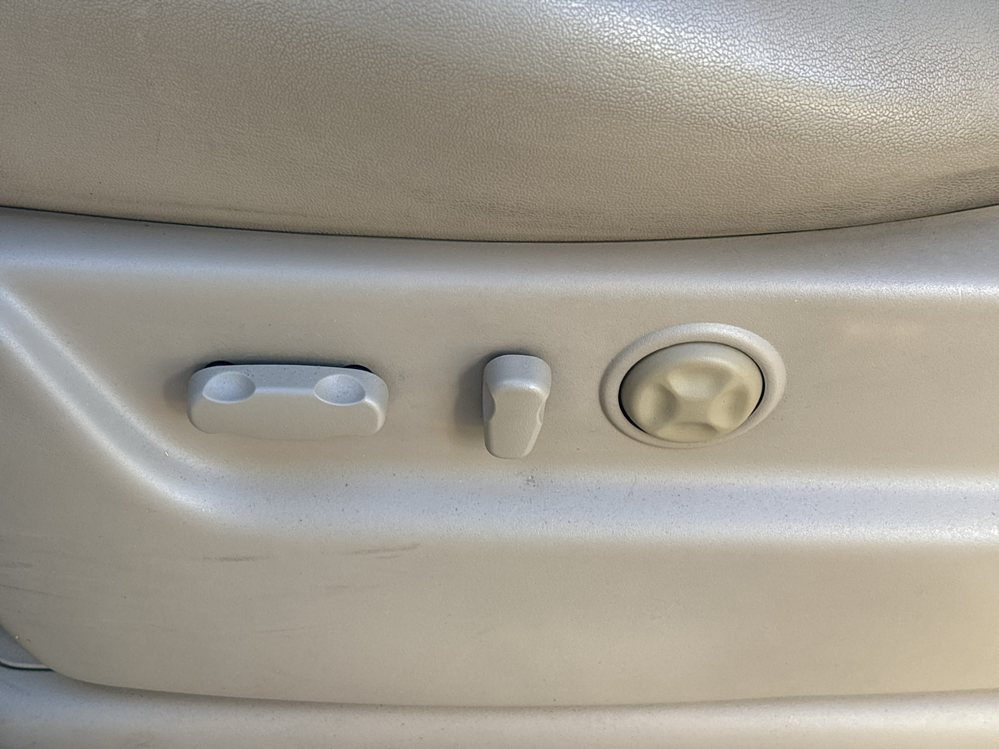 Used 2013 GMC Yukon XL Denali RWD image 15