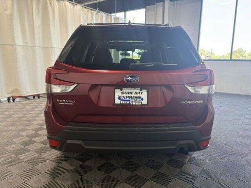 Used 2019 Subaru Forester Premium AWD/4WD image 12