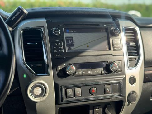 Used 2018 Nissan Titan SV w/ SV Convenience Package image 20