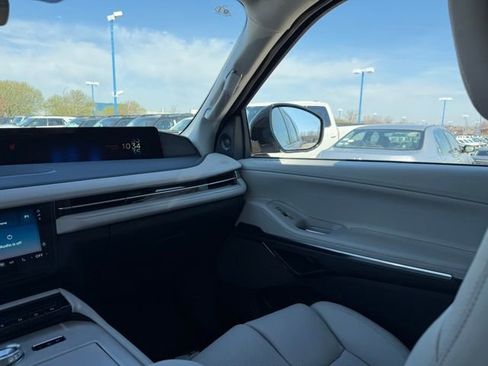 New 2026 Lincoln Navigator L Reserve AWD/4WD image 18