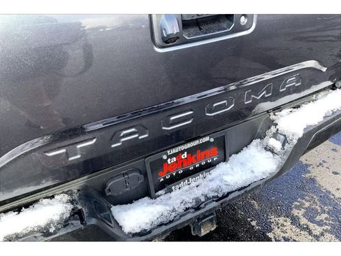 Used 2022 Toyota Tacoma SR image 9