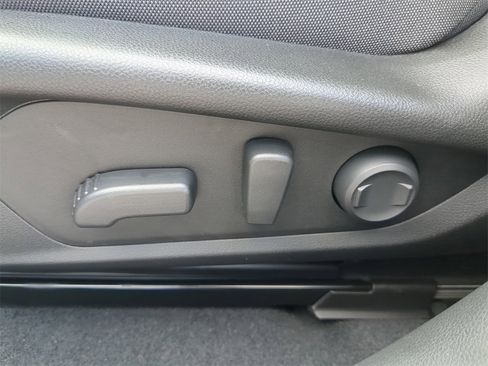 Certified 2025 Subaru Crosstrek 2.0i Premium image 18