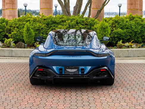 Used 2022 Aston Martin V8 Vantage Coupe image 41