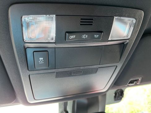 Used 2018 Toyota Tacoma TRD Sport w/ Technology Package AWD/4WD image 16