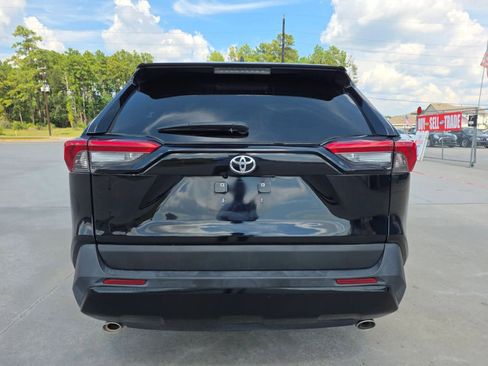 Used 2021 Toyota RAV4 XLE Premium FWD image 15