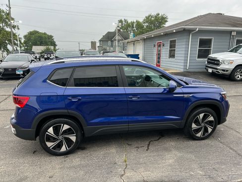 Used 2024 Volkswagen Taos SE AWD/4WD image 3