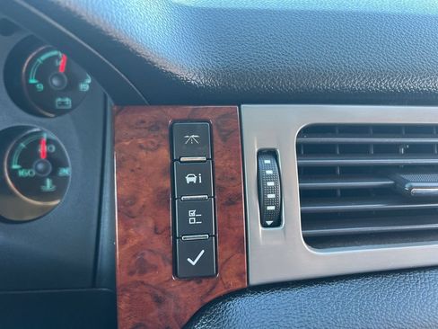 Used 2013 GMC Yukon XL SLT w/ SLT-2 Equipment Package AWD/4WD image 19