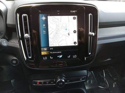Used 2022 Volvo XC40 T5 R-Design w/ Climate Package AWD/4WD image 16