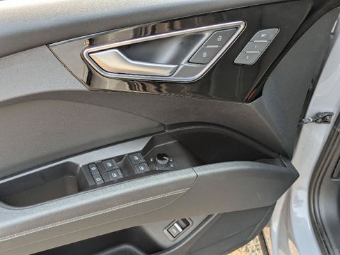 Used 2023 Audi Q4 e-tron Premium Plus w/ Premium Plus RWD image 11