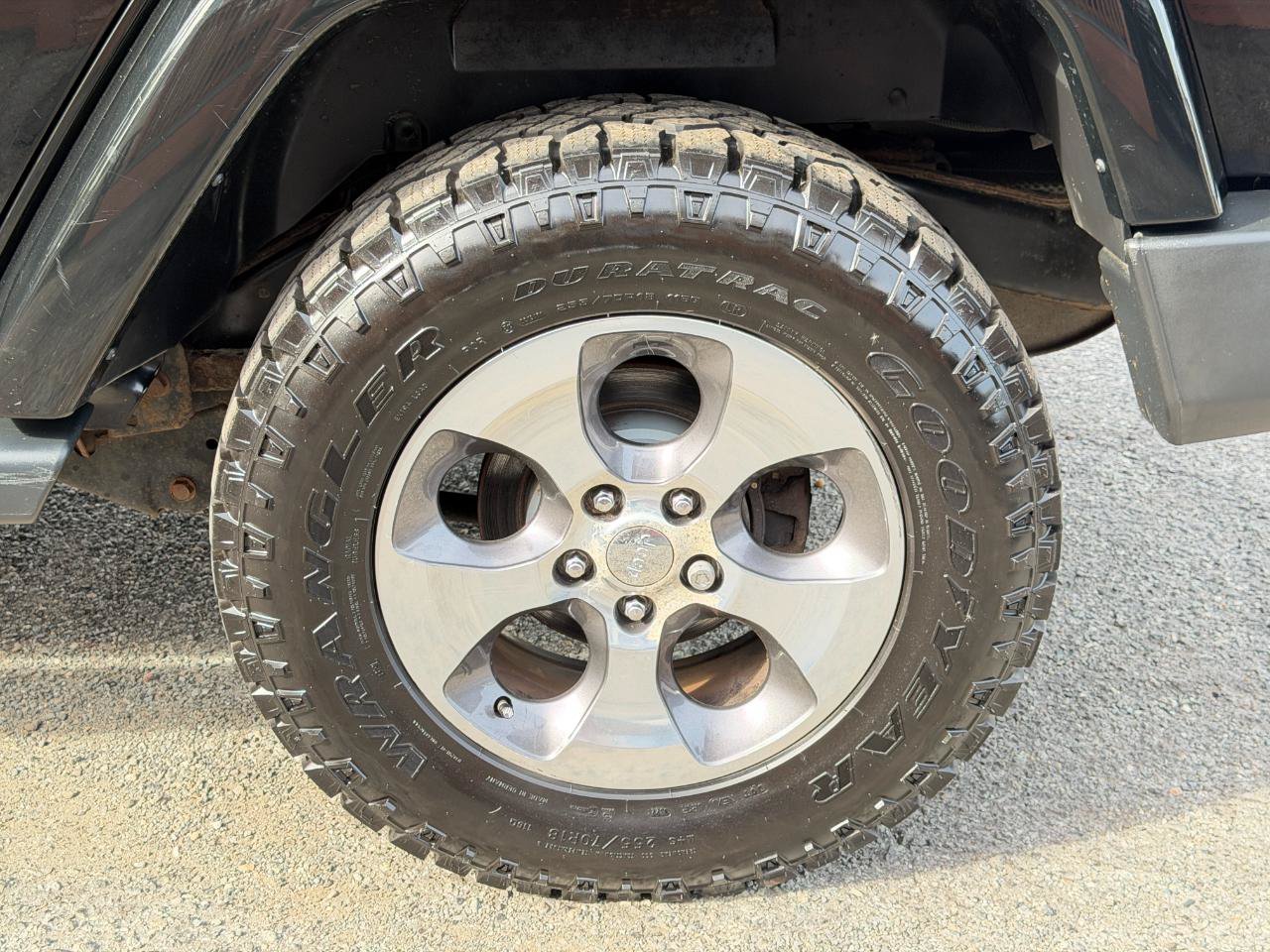 Used 2016 Jeep Wrangler Unlimited Sahara w/ Connectivity Group AWD/4WD image 79