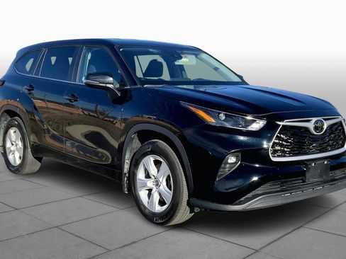 Used 2024 Toyota Highlander LE image 2