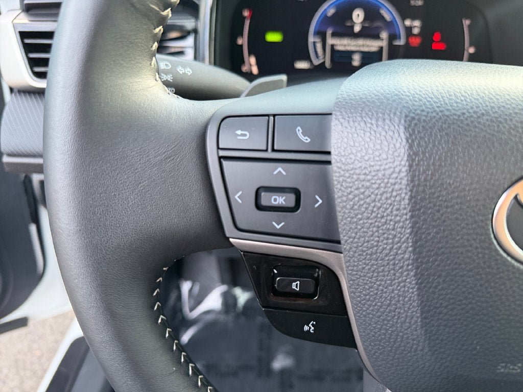Used 2026 Toyota Camry SE FWD image 15