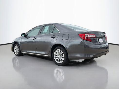 Used 2013 Toyota Camry LE FWD image 12