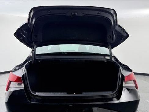 Used 2021 Hyundai Elantra SE FWD image 17