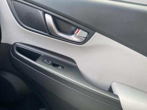 Used 2022 Hyundai Kona Limited FWD image 23