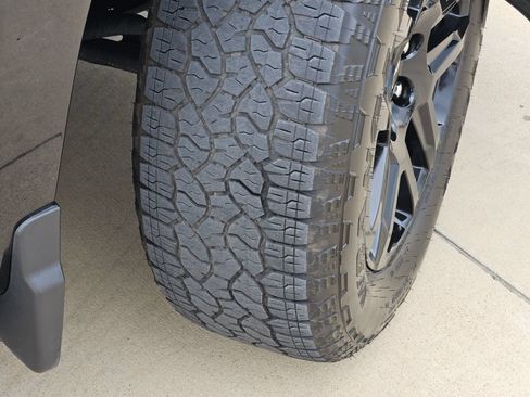 Certified 2025 Chevrolet Silverado 1500 High Country w/ Midnight Edition AWD/4WD image 14