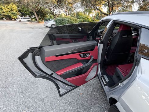 Used 2024 Lamborghini Urus S image 25