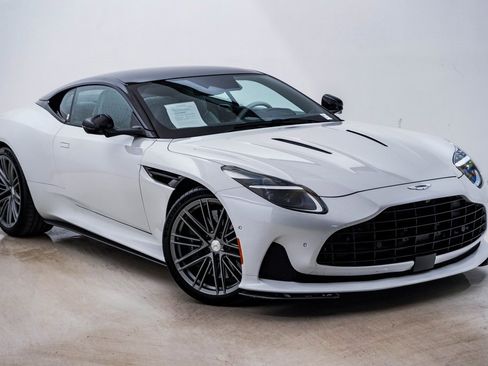 Used 2024 Aston Martin DB12 Coupe image 3