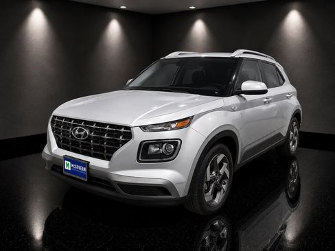 Used 2025 Hyundai Venue SEL FWD image 1