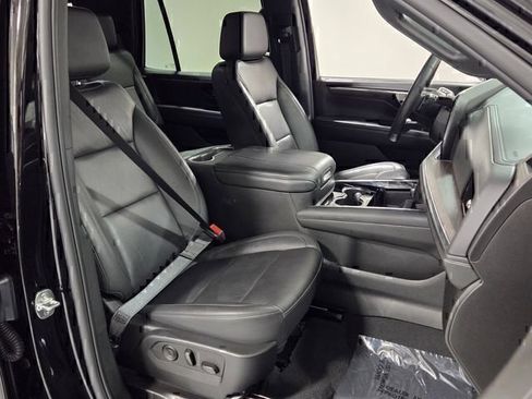 Used 2025 Chevrolet Tahoe Z71 AWD/4WD image 17