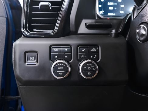 Used 2023 GMC Sierra 1500 AT4 w/ Technology Package AWD/4WD image 19