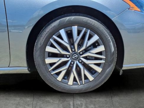 Used 2023 Nissan Altima 2.5 SV FWD image 9