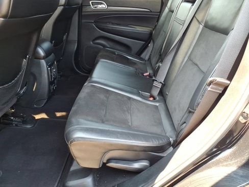 Used 2019 Jeep Grand Cherokee Altitude AWD/4WD image 11