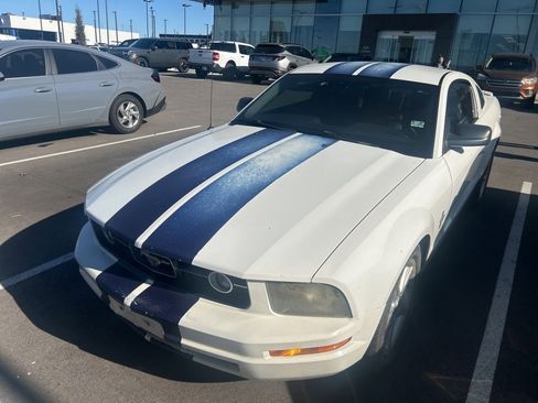 Used 2008 Ford Mustang Premium image 2
