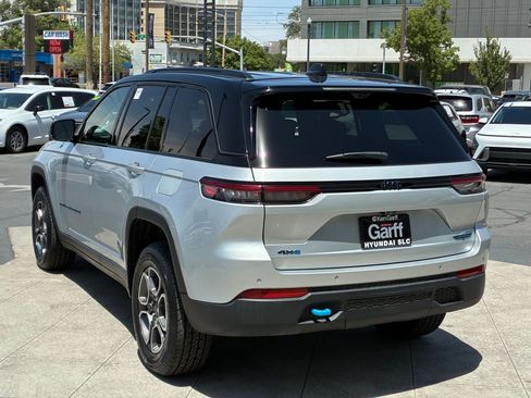 Used 2023 Jeep Grand Cherokee Trailhawk w/ Luxury Tech Group III AWD/4WD image 7