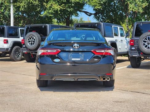 Used 2024 Toyota Camry SE image 6
