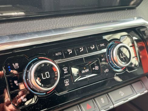 New 2025 GMC Sierra 2500 Denali w/ Denali Reserve Package image 24