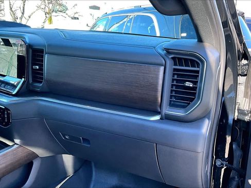 Used 2025 Chevrolet Silverado 1500 High Country w/ Technology Package AWD/4WD image 18