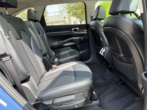 Certified 2025 Kia Sorento EX w/ Panoramic Sunroof Package AWD/4WD image 27