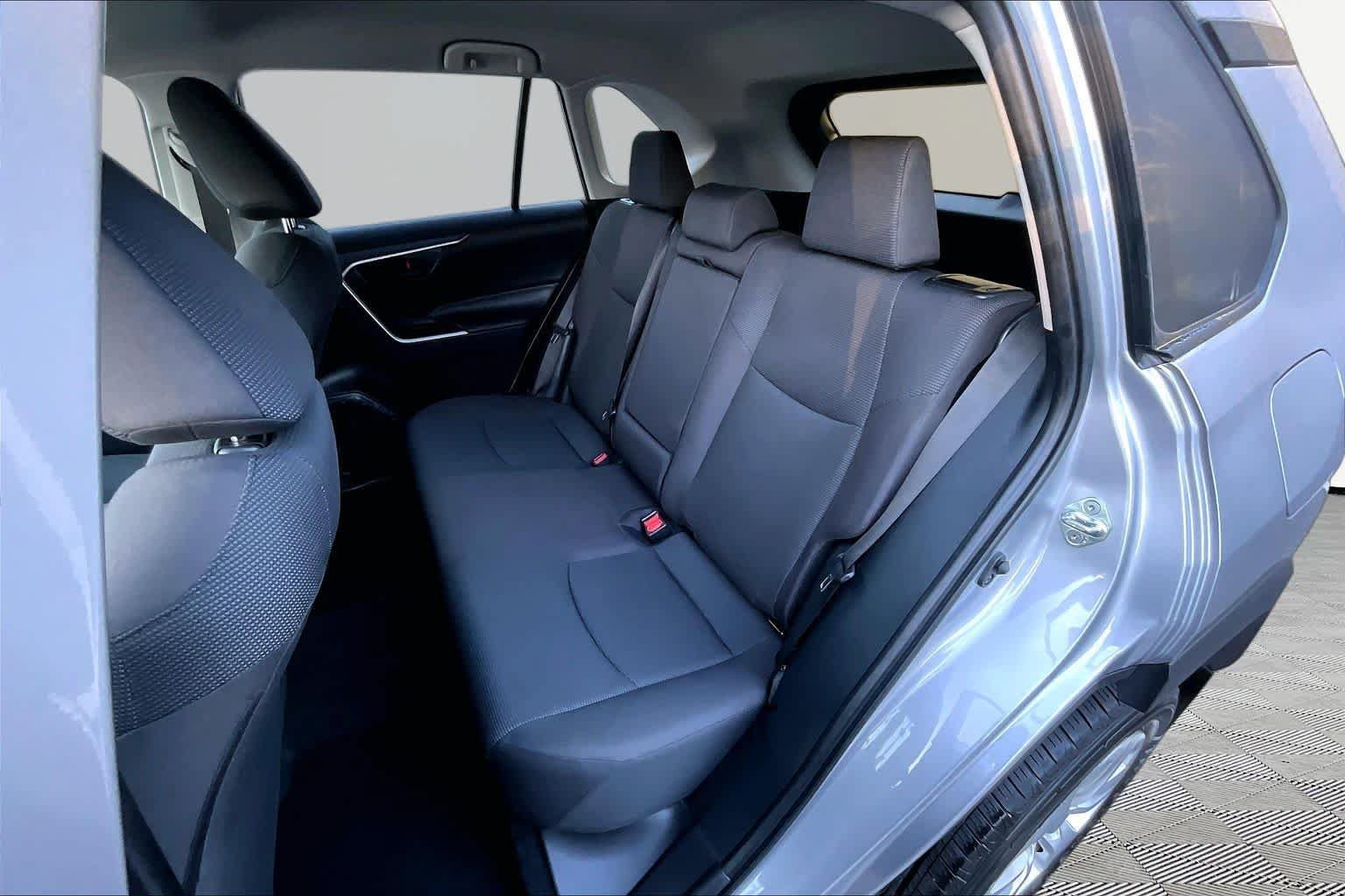 Certified 2025 Toyota RAV4 LE FWD image 21