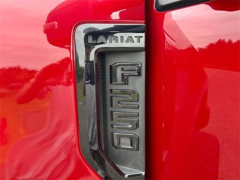Used 2022 Ford F250 Lariat w/ Black Appearance Package image 32