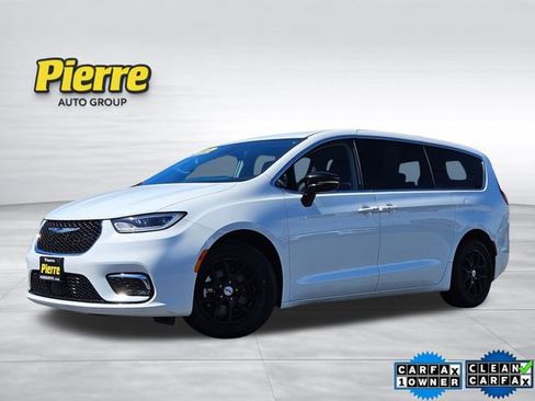 Used 2024 Chrysler Pacifica Touring-L FWD image 1