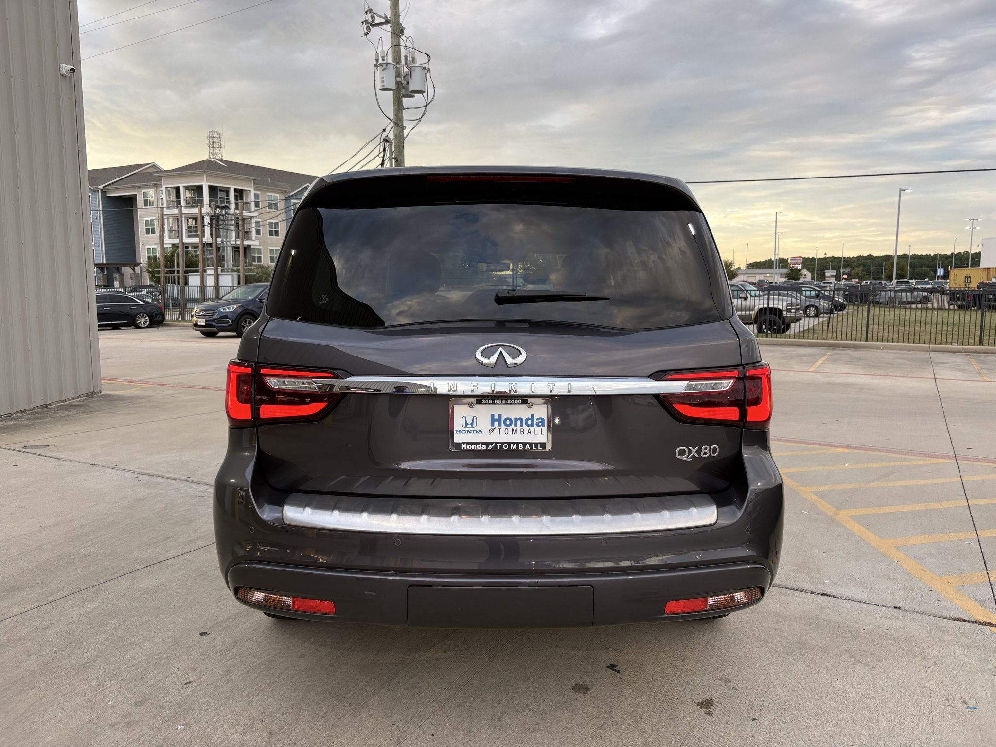 Used 2022 INFINITI QX80 Luxe RWD image 4