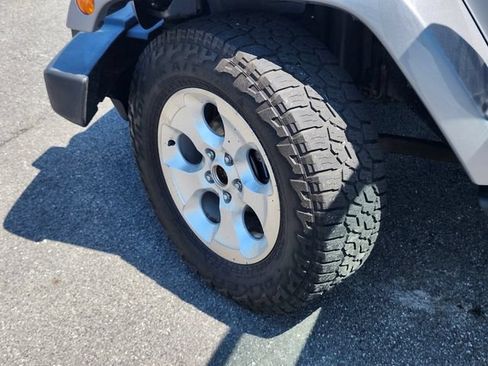 Used 2013 Jeep Wrangler Unlimited Sahara AWD/4WD image 30