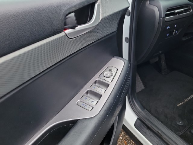 Used 2025 Hyundai Palisade SEL FWD image 17